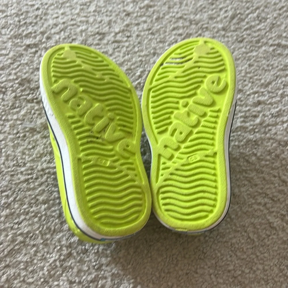 Native shoes - Picture 3 of 3